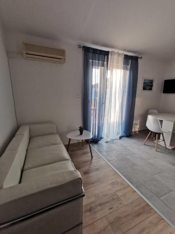 Apartmani Viktorija Fažana Exteriör bild