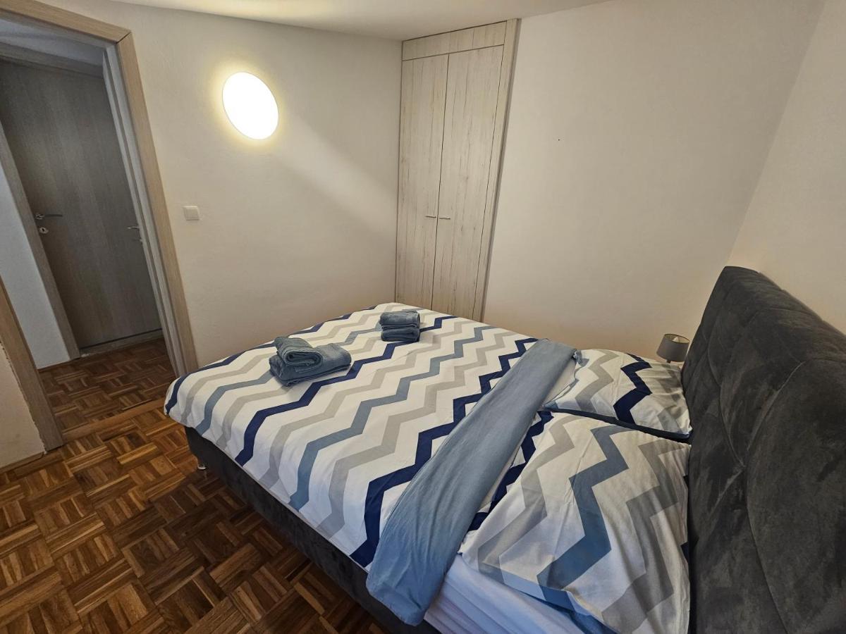 Apartmani Viktorija Fažana Exteriör bild