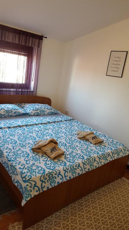 Apartmani Viktorija Fažana Exteriör bild