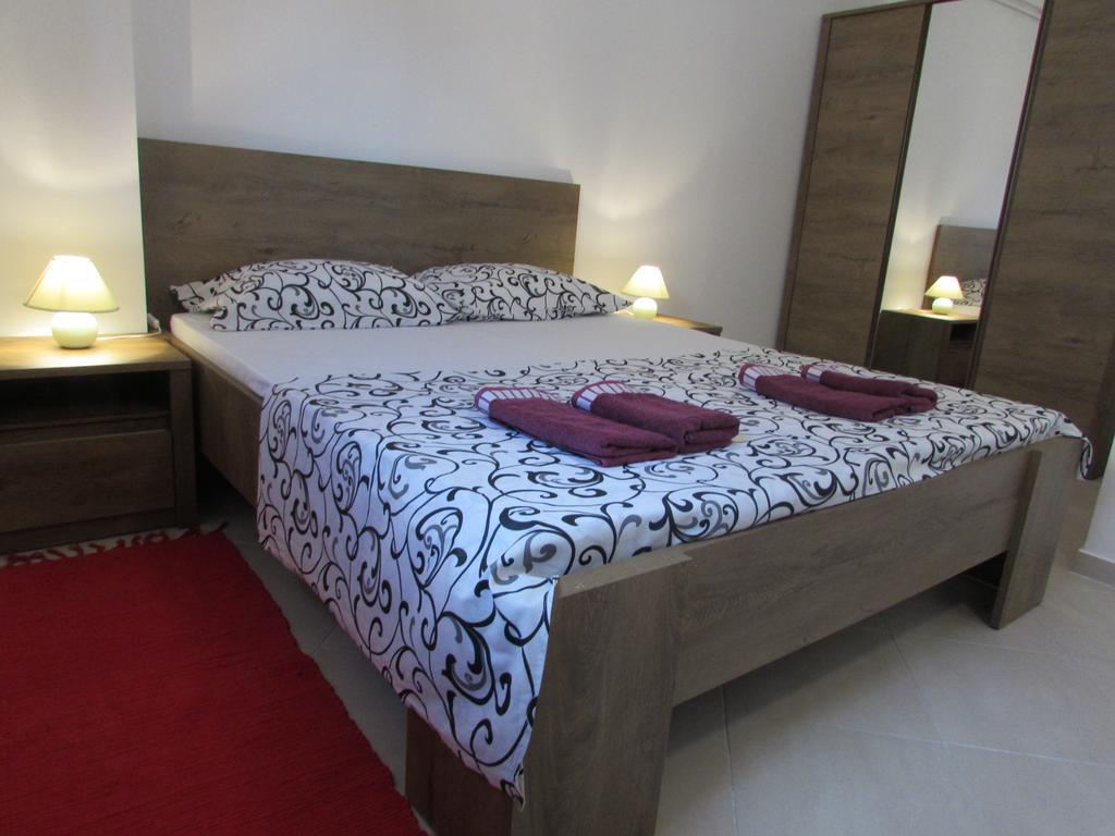 Apartmani Viktorija Fažana Exteriör bild