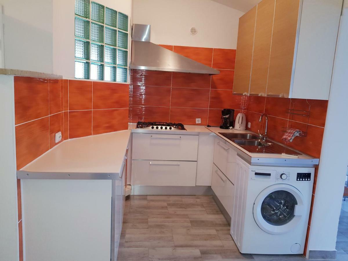 Apartmani Viktorija Fažana Exteriör bild